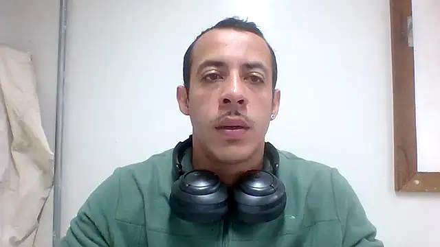 MachoScorpionCaralho online show from June 3, 2026, 1:36 pm