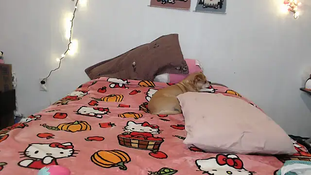 Snapshot of Cupcakecutie449 chatting on October 29, 2025, 7:21 am Cupcakecutie449 online show from October 29, 2025, 7:21 am