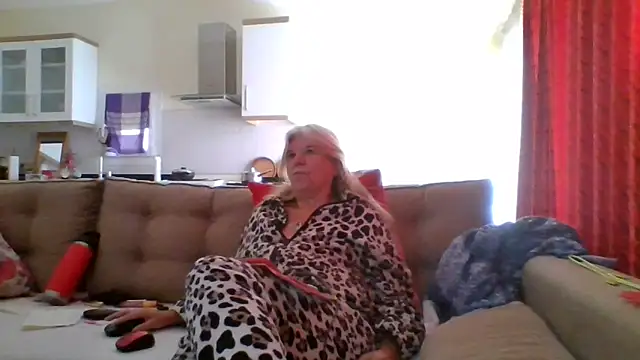 Snapshot of TrustfulVampire1 chatting on December 14, 2025, 9:03 am TrustfulVampire1 online show from December 14, 2025, 9:03 am