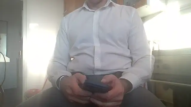 jouet75 online show from March 19, 2026, 4:44 pm