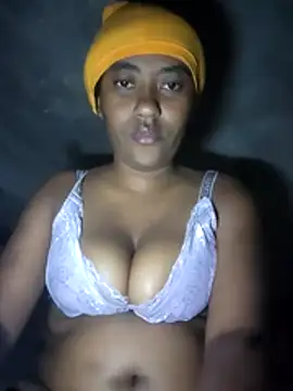 prettyQ  online show from May 2, 2026, 8:58 pm