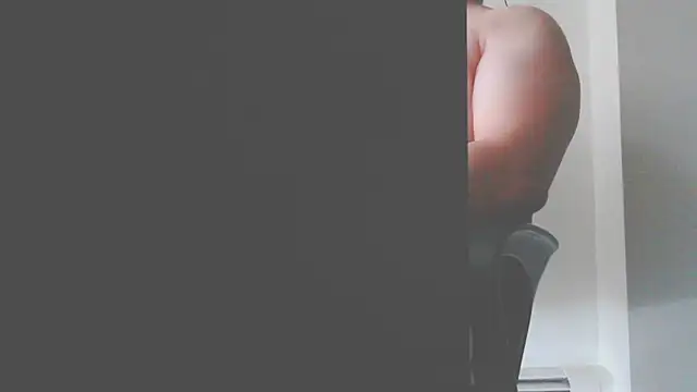 Naked Man  online show from February 16, 2026, 4:41 am