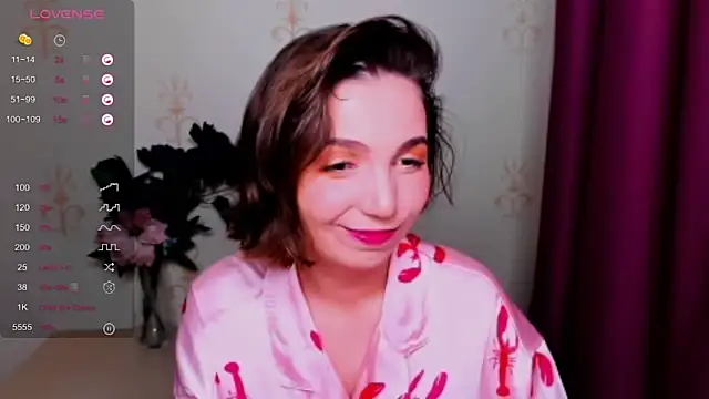 KindHazelHere  online show from October 6, 2025, 12:13 pm