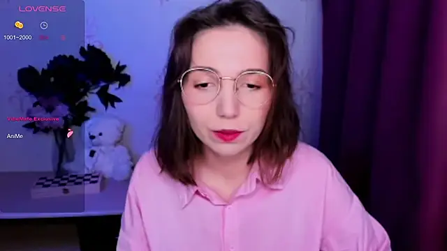 KindHazelHere  online show from April 13, 2026, 12:43 pm