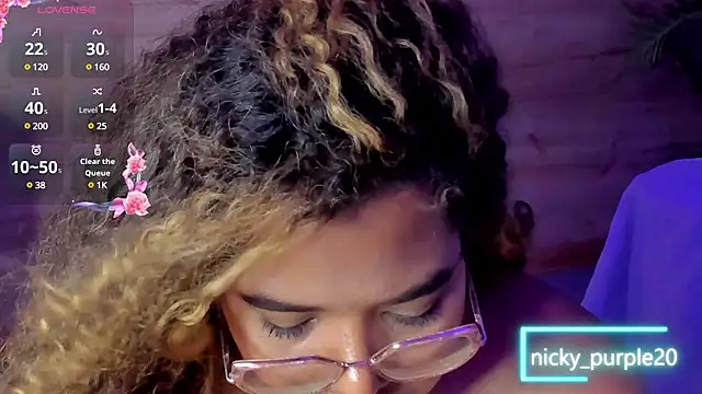  nickypurple  online show from January 11, 2025, 2:20 am