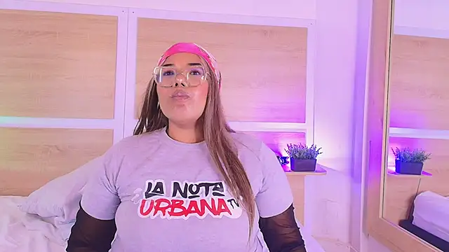  nickypurple  online show from April 6, 2026, 7:04 pm