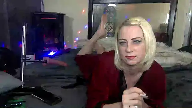Snapshot of TiffaneyLove chatting on March 6, 2025, 11:47 am TiffaneyLove online show from March 6, 2025, 11:47 am
