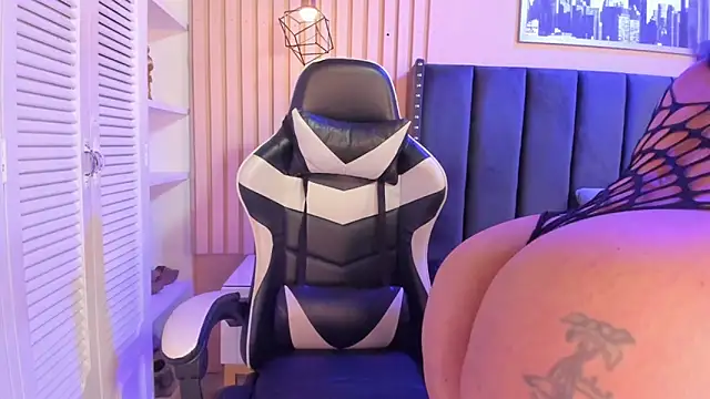 ashlye miller  online show from February 11, 2026, 4:17 am