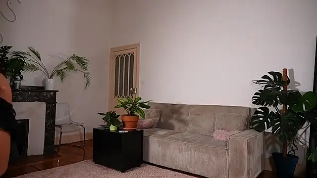 denise sweetbunny online show from January 19, 2026, 4:33 pm