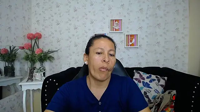 Snapshot of mature_martina chatting on February 17, 2025, 11:09 pm mature martina online show from February 17, 2025, 11:09 pm