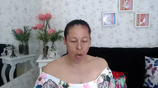 Snapshot of mature_martina chatting on February 21, 2025, 6:48 pm mature martina online show from February 21, 2025, 6:48 pm
