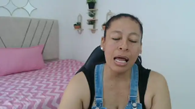 mature martina online show from April 9, 2026, 8:03 pm