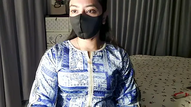 Snapshot of Sima--Roy chatting on February 8, 2026, 5:16 pm Sima--Roy online show from February 8, 2026, 5:16 pm