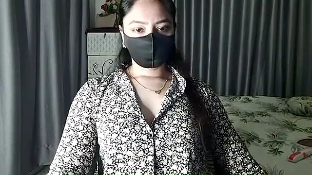 Snapshot of Sima--Roy chatting on February 21, 2026, 5:25 pm Sima--Roy online show from February 21, 2026, 5:25 pm