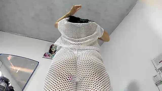 Snapshot of Angelblue_ chatting on September 19, 2025, 12:39 pm Angelblue online show from September 19, 2025, 12:39 pm