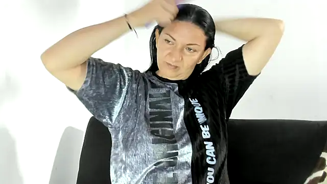 Snapshot of Angelblue_ chatting on October 8, 2025, 2:47 pm Angelblue online show from October 8, 2025, 2:47 pm