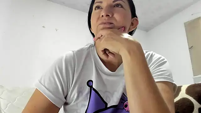 Snapshot of Angelblue_ chatting on October 14, 2025, 1:34 pm Angelblue online show from October 14, 2025, 1:34 pm