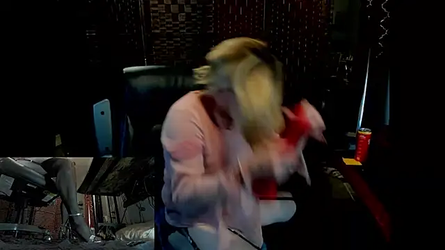 CharlotteAshton online show from June 25, 2026, 2:43 pm