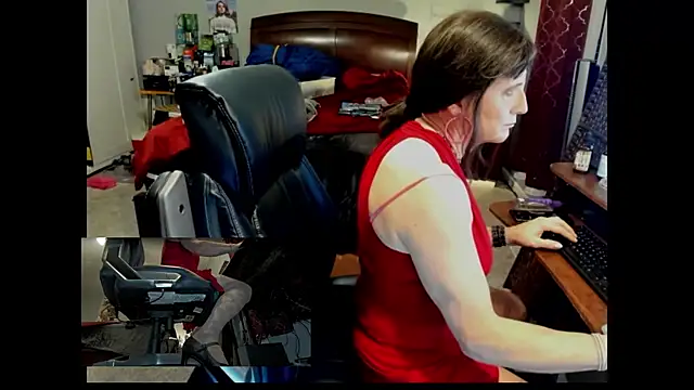 CharlotteAshton online show from August 6, 2026, 12:40 pm