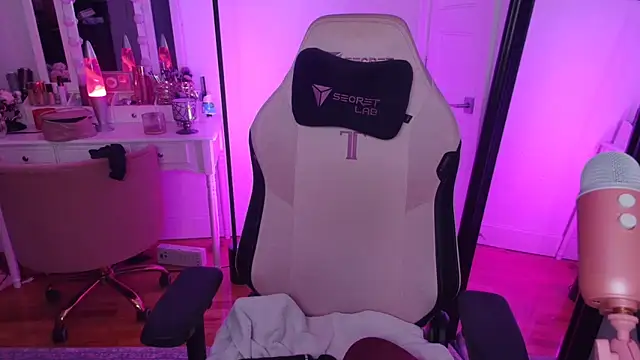 rachelbrooksxx online show from April 19, 2026, 6:43 pm