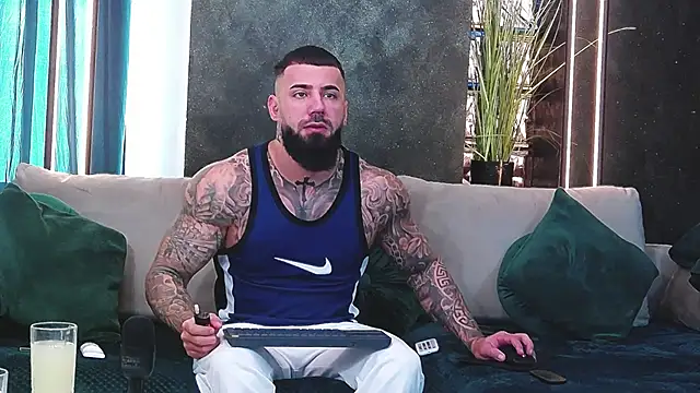 masterkingofmusclee online show from January 6, 2025, 8:46 am