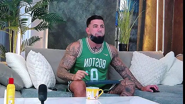 masterkingofmusclee online show from October 6, 2025, 7:28 am