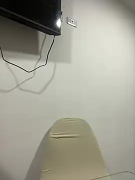 Snapshot of iraide_castro chatting on June 25, 2026, 2:44 am iraide castro online show from June 25, 2026, 2:44 am