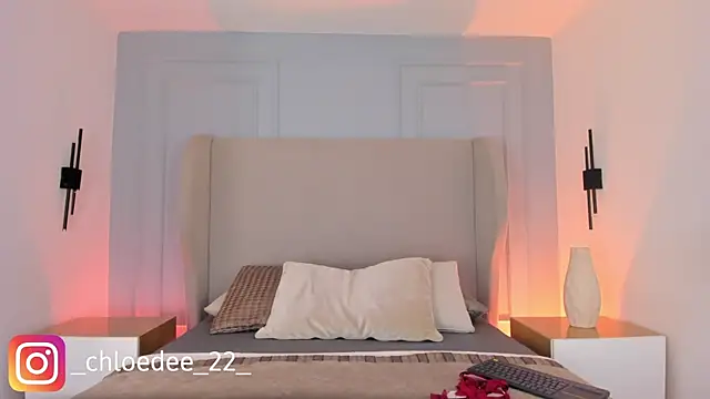 chloe d online show from February 23, 2026, 12:46 pm