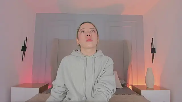 chloe d online show from February 26, 2026, 12:15 pm