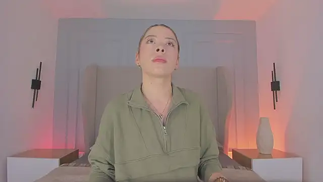 chloe d online show from March 9, 2026, 12:09 pm