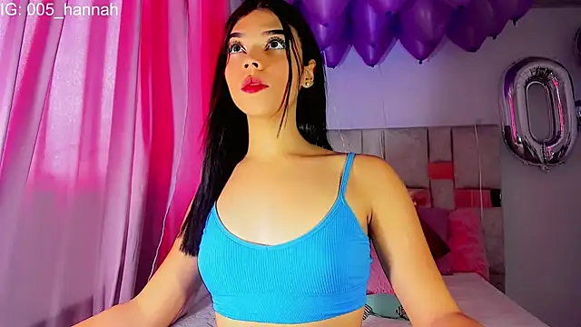 Snapshot of Hannahsmit chatting on October 30, 2025, 9:37 pm Hannahsmit online show from October 30, 2025, 9:37 pm