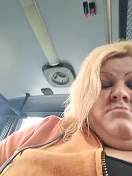 ducicsajsziii online show from March 14, 2025, 12:18 pm