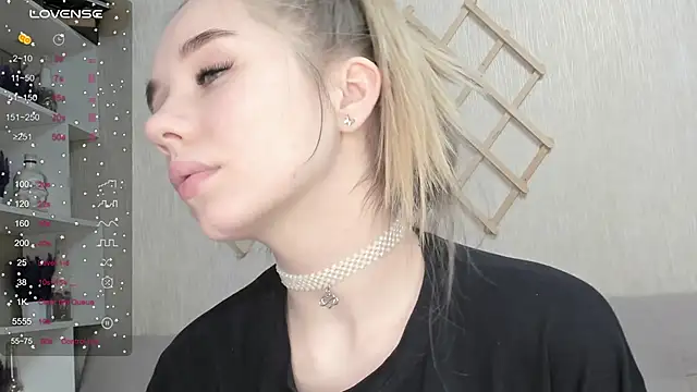 Snapshot of AutoBaby chatting on October 31, 2025, 7:20 am AutoBaby online show from October 31, 2025, 7:20 am