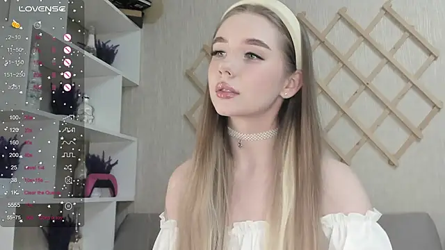 Snapshot of AutoBaby chatting on November 17, 2025, 11:38 am AutoBaby online show from November 17, 2025, 11:38 am