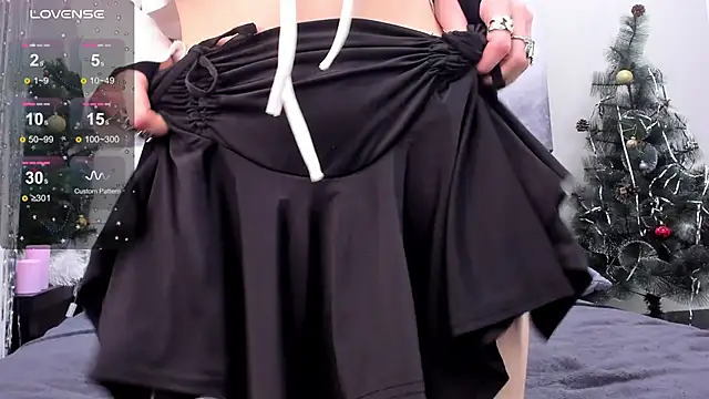 JuliaVangg 19 online show from January 14, 2025, 1:36 am