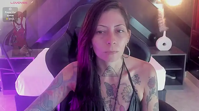 Snapshot of dark_gotica chatting on June 16, 2026, 7:27 pm dark gotica online show from June 16, 2026, 7:27 pm