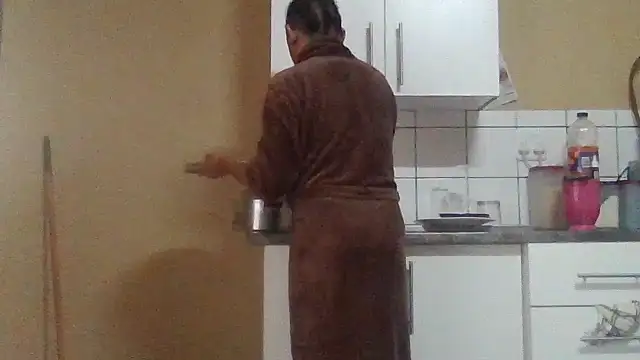 ShooingBunch online show from December 17, 2025, 8:09 am