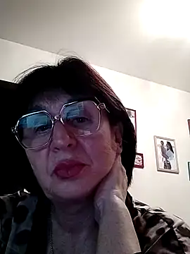 AlbinaXPretty online show from December 1, 2024, 4:29 pm