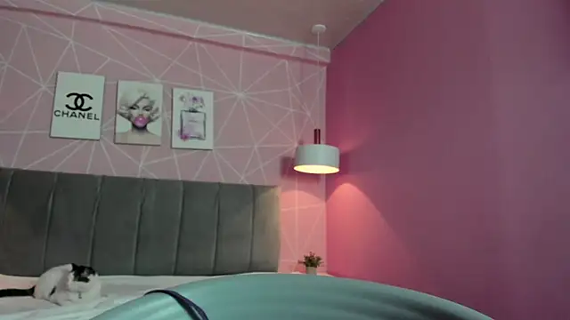 dolly zoe online show from March 7, 2025, 5:18 am