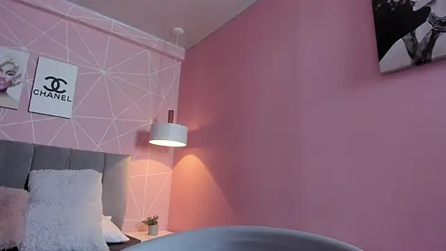 dolly zoe online show from October 17, 2025, 11:51 pm