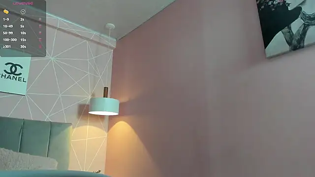 dolly zoe online show from November 18, 2025, 4:06 am