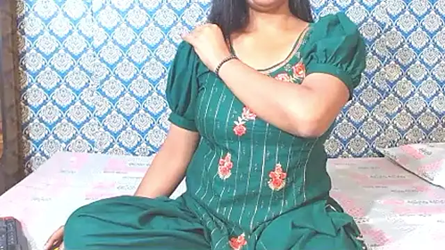 nikitahot3 online show from April 8, 2026, 11:54 am