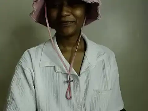 Snapshot of savage_laura chatting on February 1, 2025, 6:21 am savage laura online show from February 1, 2025, 6:21 am