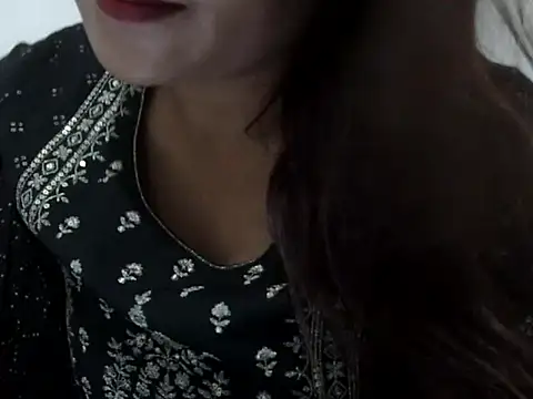 shekira99 online show from October 20, 2025, 12:38 pm