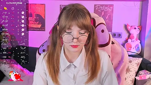 Snapshot of AliceLanley chatting on December 4, 2024, 12:03 pm AliceLanley online show from December 4, 2024, 12:03 pm