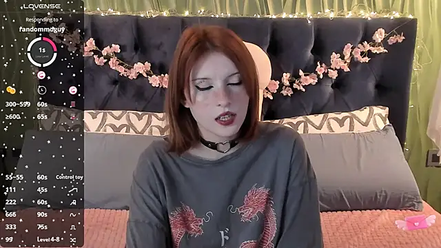 Snapshot of AliceLanley chatting on October 10, 2025, 11:42 am AliceLanley online show from October 10, 2025, 11:42 am