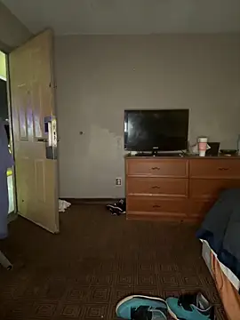 Stressreliever82 online show from April 15, 2026, 5:14 am