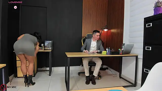 Snapshot of Office_Naughty_Girl chatting on December 5, 2024, 7:49 pm Office Naughty Girl online show from December 5, 2024, 7:49 pm