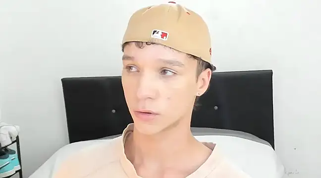 angelcortes online show from January 10, 2025, 7:43 pm