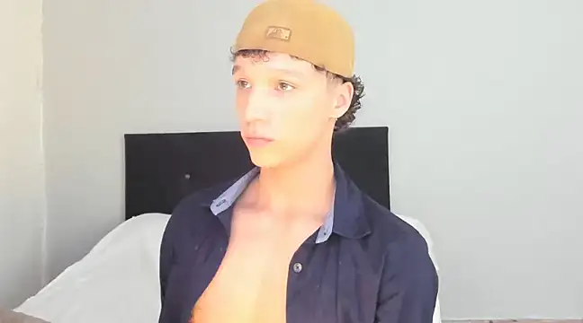 angelcortes online show from March 11, 2025, 1:37 am